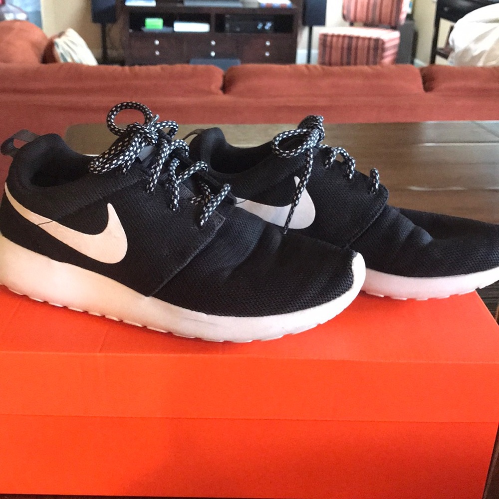 NIKE ROSHE 1